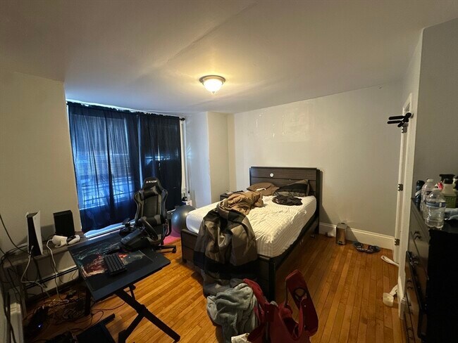 Building Photo - 154 Vine St