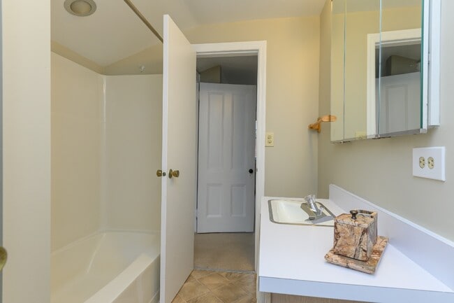 Building Photo - 11 Montague Pl
