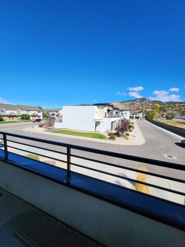 Building Photo - Modern 3-Bedroom Home with Balcony for Ren...