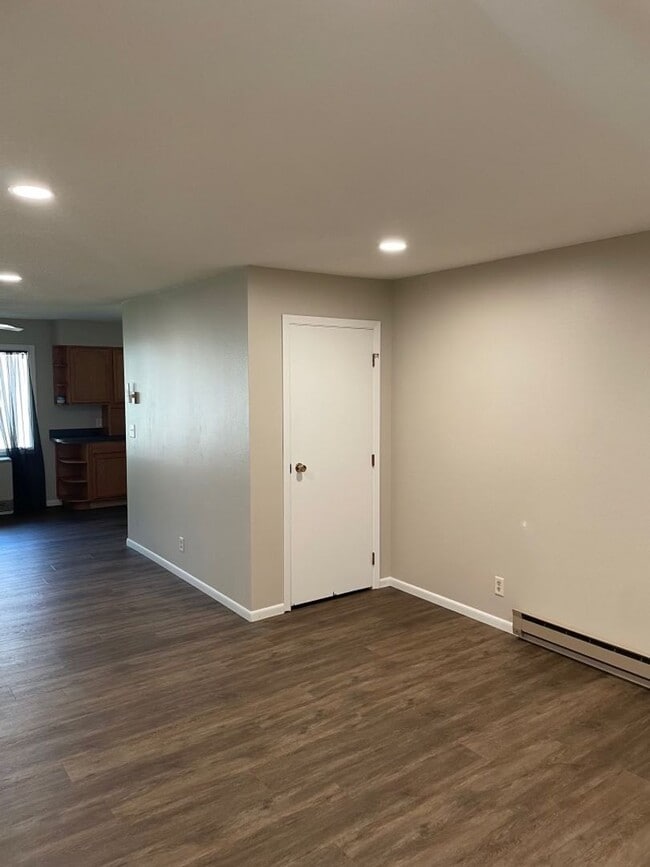 Building Photo - 16 N 4th St