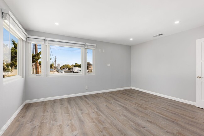 Building Photo - Spacious & Stunning: Fully Remodeled 3-Bed...