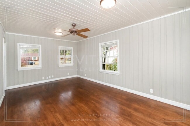 Building Photo - Charming Brick Ranch with Modern Comforts in Mobile!