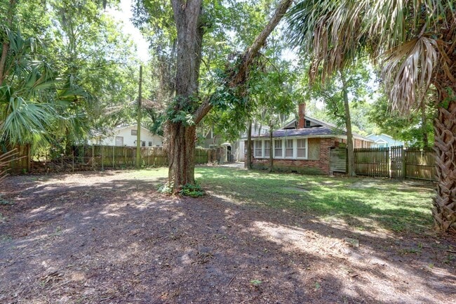 Building Photo - Four Bedroom - Two Bathroom - Single Famil...