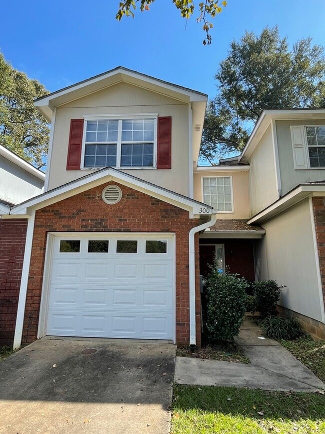 Building Photo - Foxchase Subdivision