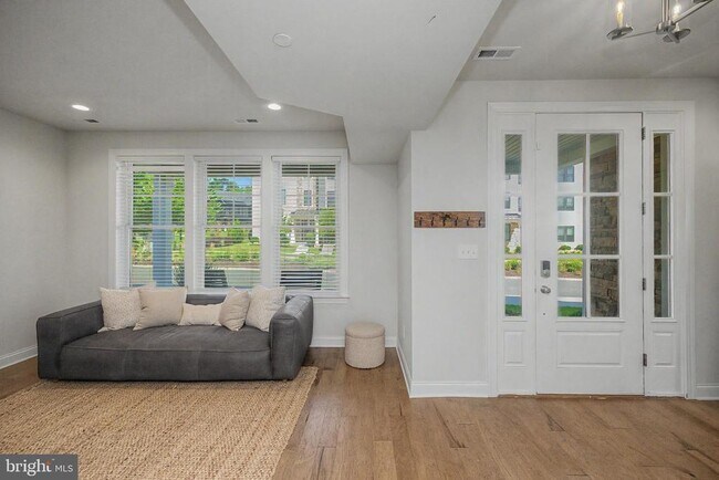 Building Photo - 300 Squire Dr