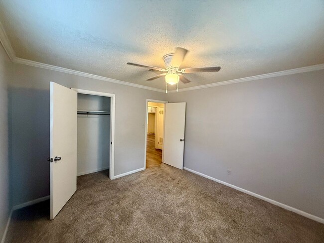 Building Photo - 5105 Lewis Ln