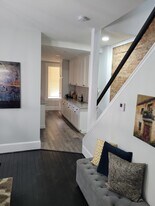 Building Photo - 927 Oakwood Ave