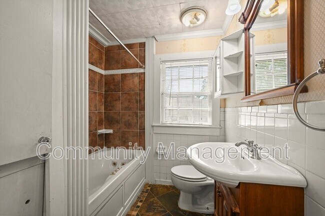 Building Photo - 3408 Wilshire Dr