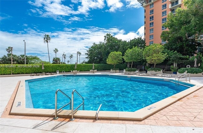 Building Photo - 2901 S Bayshore Dr