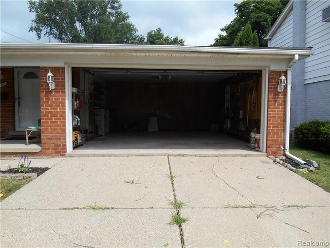 Building Photo - 1440 W Elmwood Ave