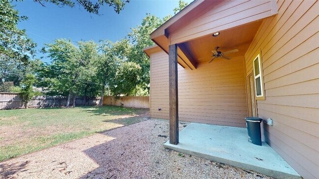 Building Photo - 105 Luther St