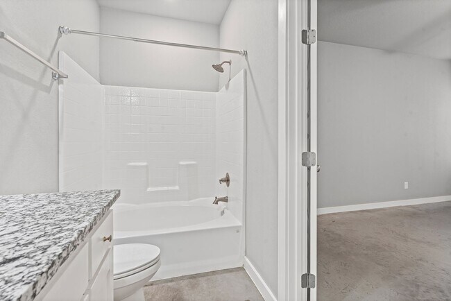 Building Photo - Amazing in Alvarado