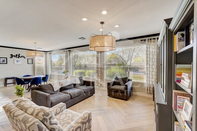 Building Photo - 40844 N Union Trail