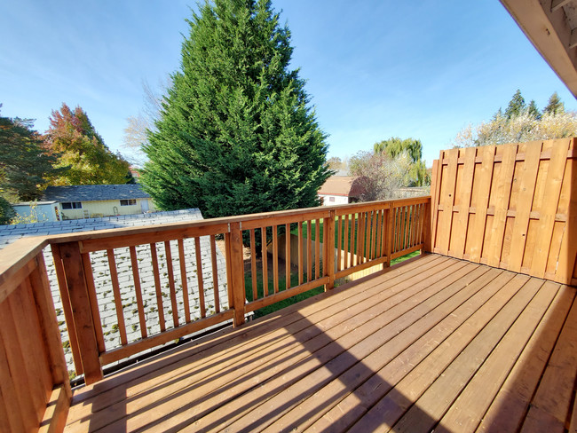 Wooden Patio - Kristin Apartments