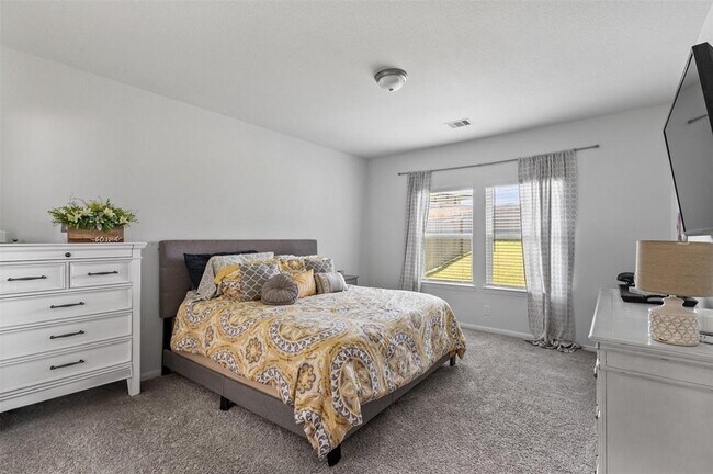 Building Photo - 5872 Strawflower Ln
