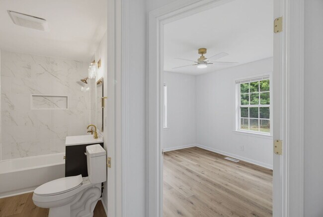 Building Photo - 931 Marlboro St