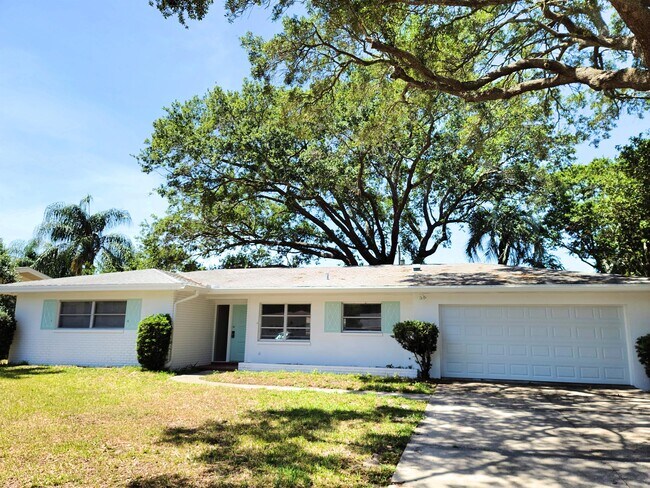 Building Photo - 1512 Picardy Cir