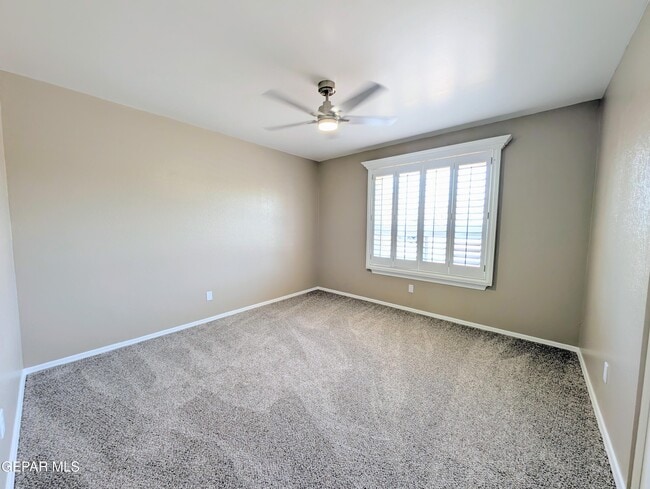 Building Photo - 612 Somerset Dr