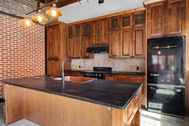 Building Photo - Thiel on 9th