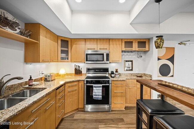 Building Photo - 604 S 3rd St