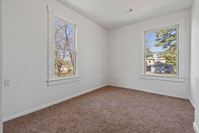 Building Photo - 5218 Elm St