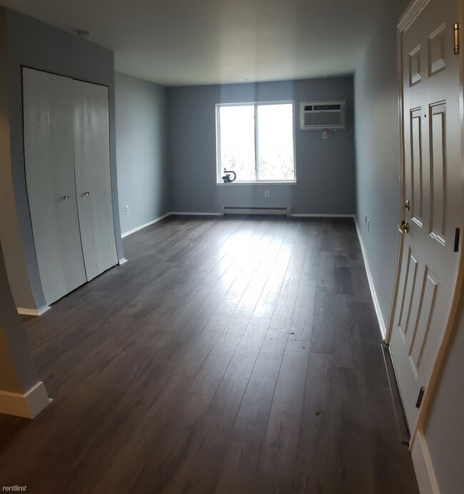 Building Photo - 2 br, 1 bath  - Ayre Village Commons D27