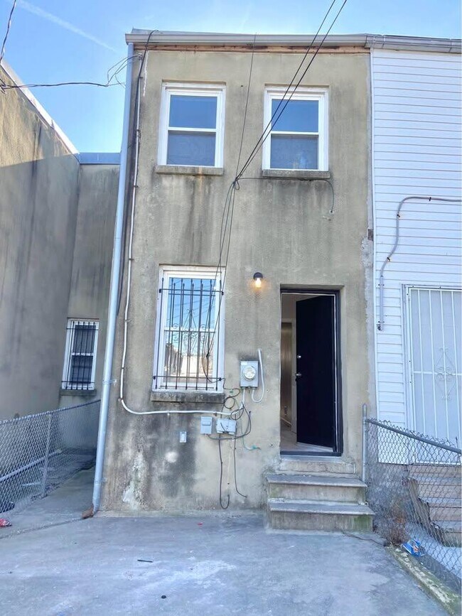 Building Photo - 2512 E Fayette St