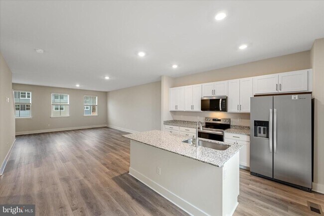 Building Photo - 180 Munsee Cir