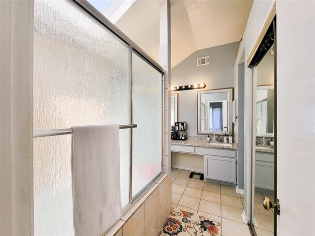 Building Photo - 7122 River Garden Dr