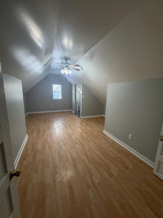 Building Photo - 3910 Deodar St