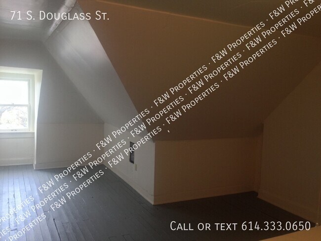 Building Photo - 71 S Douglass St