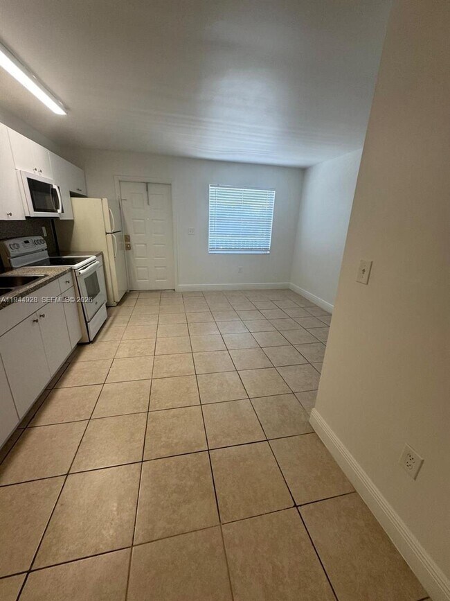 Building Photo - 2401 Van Buren St