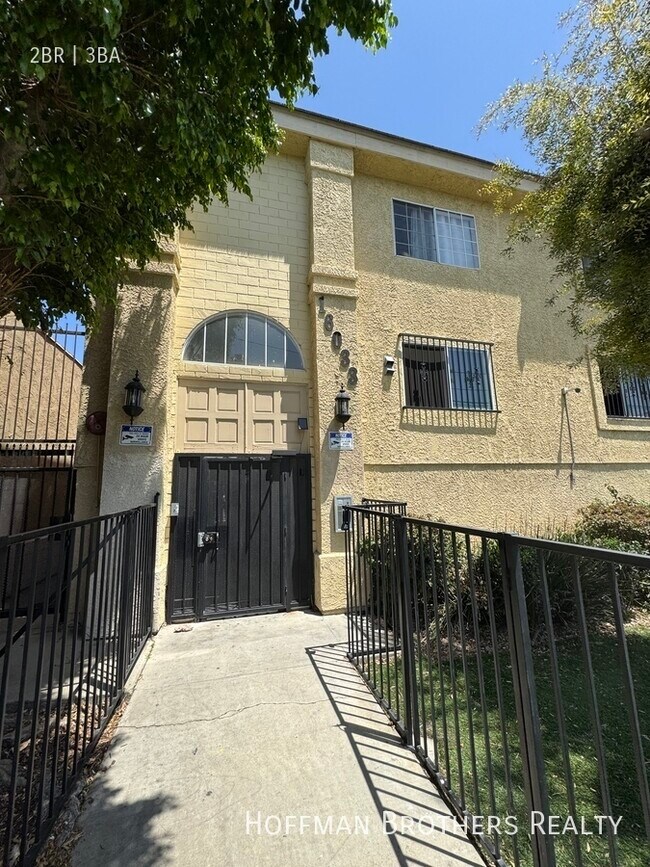 Building Photo - 16033 Vanowen St