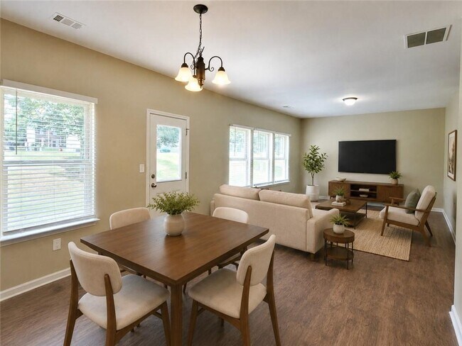 Building Photo - 6010 Stonebrook Ln