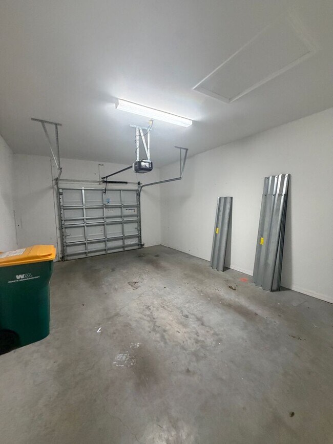 Building Photo - 1039 San Cristobal Ave