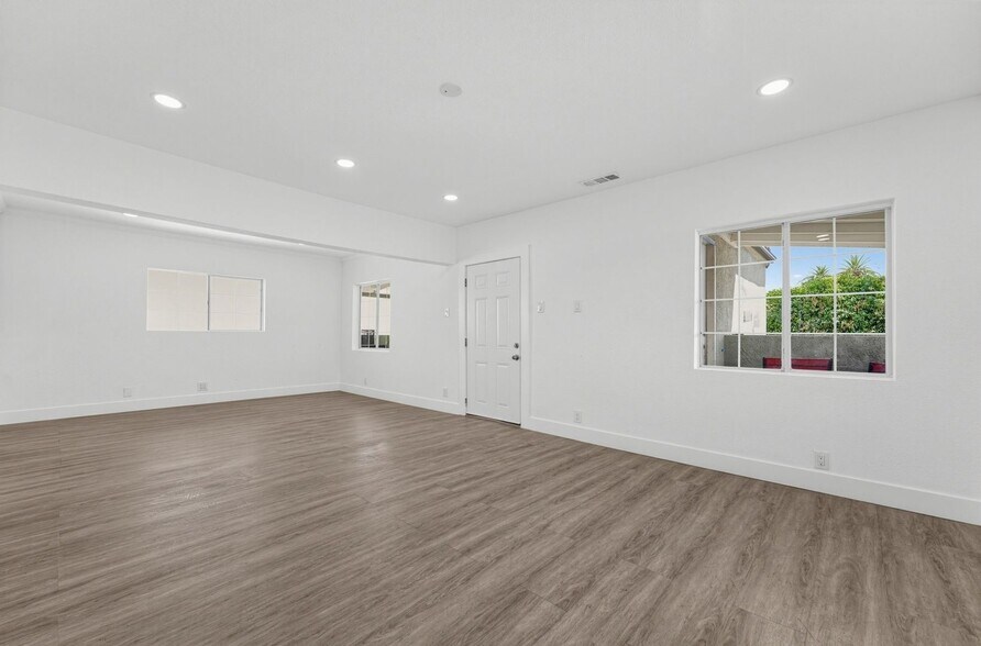 Building Photo - 2703 Alsace Ave