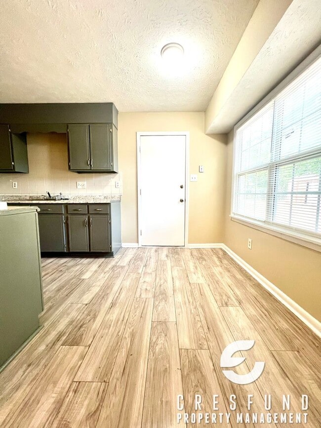 Building Photo - 3 Bedroom Ready For YOUR Move In TODAY!