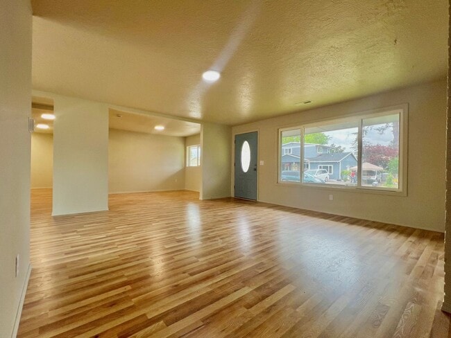 Building Photo - 2020 SE 154th Ave
