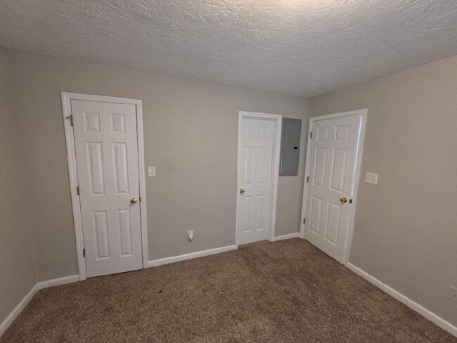 Building Photo - 408 New Haven Ct
