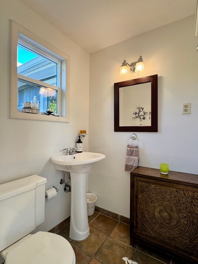 Building Photo - View Ridge Home