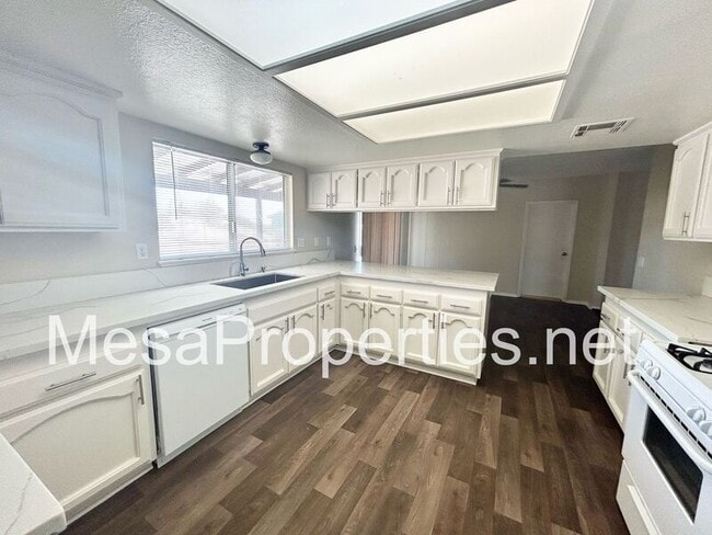 Building Photo - 15886 Placida Rd