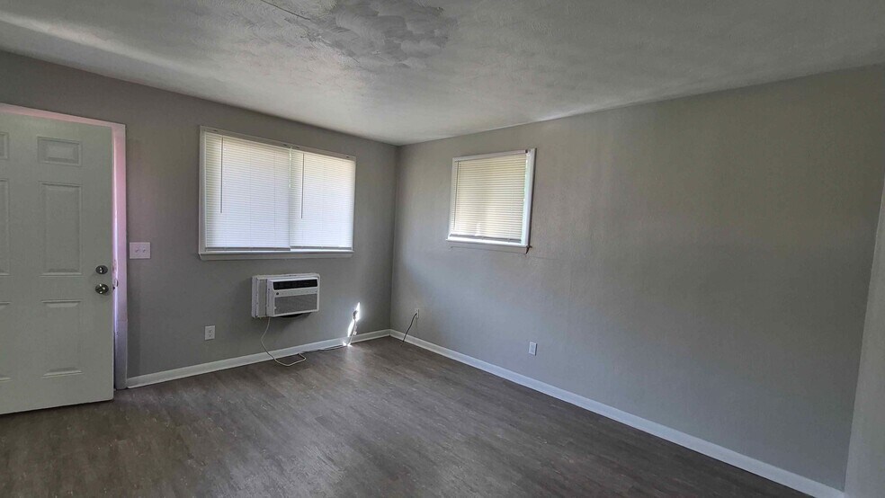 Building Photo - 262 E Nottingham Rd