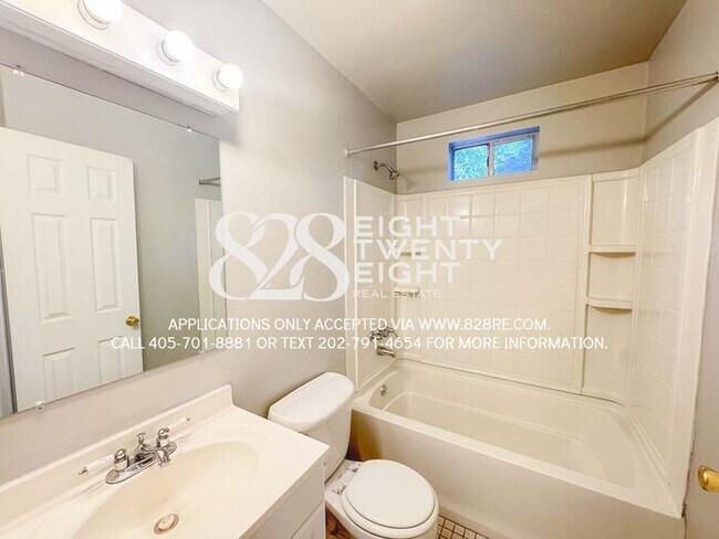 Building Photo - Charming 2 Bedroom/1 Bathroom Single Famil...