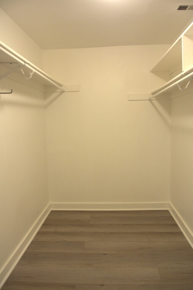 Building Photo - 11315 Commonwealth Dr