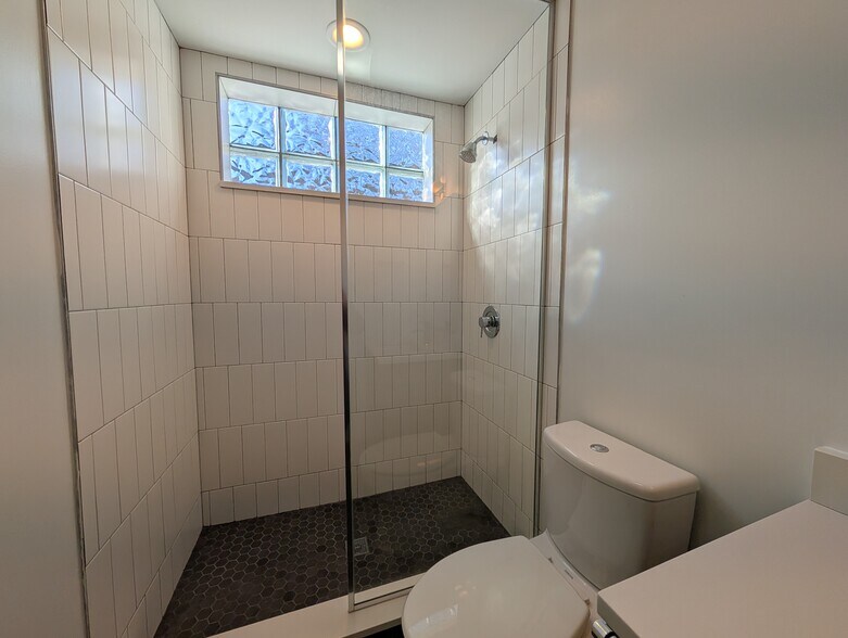 Building Photo - 3763 N Sheffield Ave