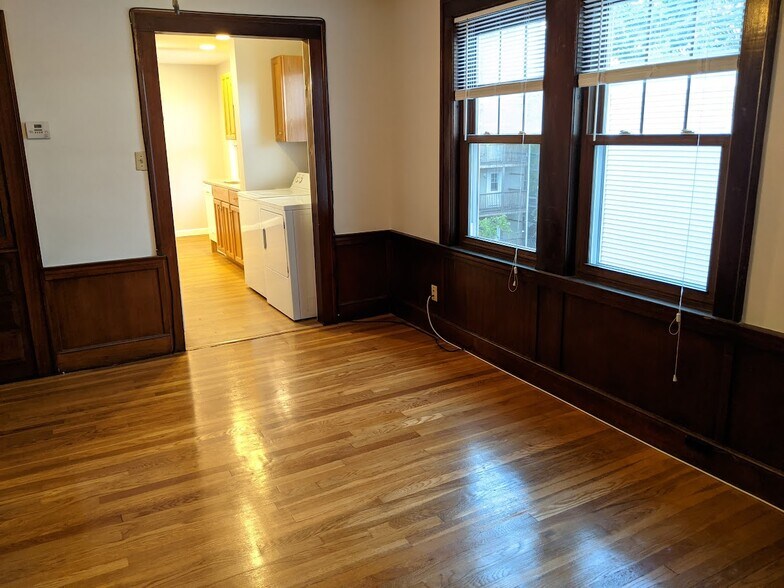 Building Photo - 66 Brock St