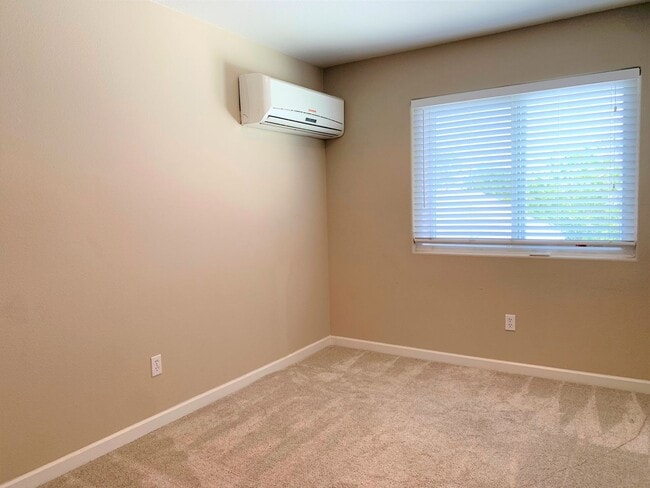 Building Photo - 1028 S 30th St