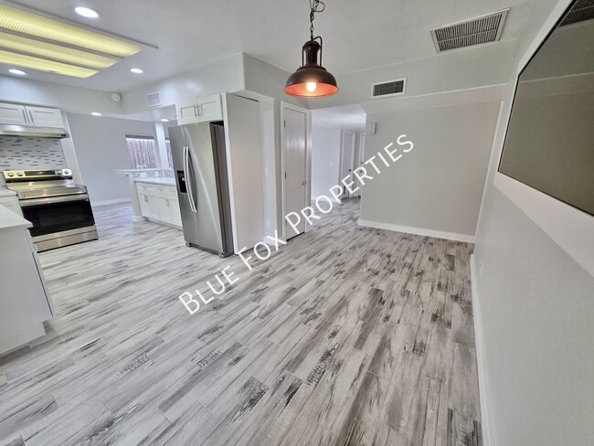 Building Photo - 8340 E Fond Du Lac Dr