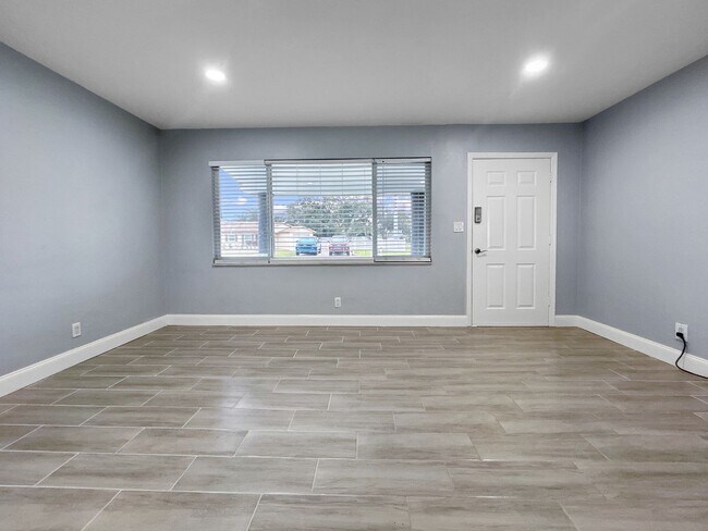 Building Photo - SECTION8 VOUCHER ACCEPTED! Beautiful Seminole Home with Large, Fully Fenced Backyard! | 3beds/1.5...