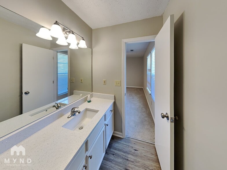 Building Photo - 5631 Regency Manor Ct